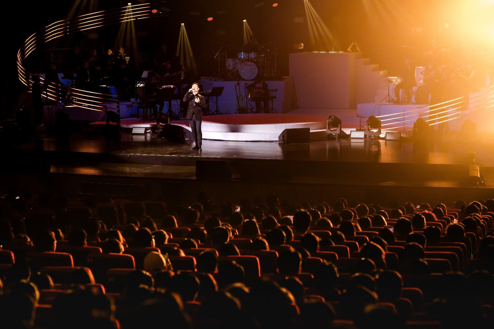 NSND Tấn Minh biểu diễn tại Liveshow Lân Nhã